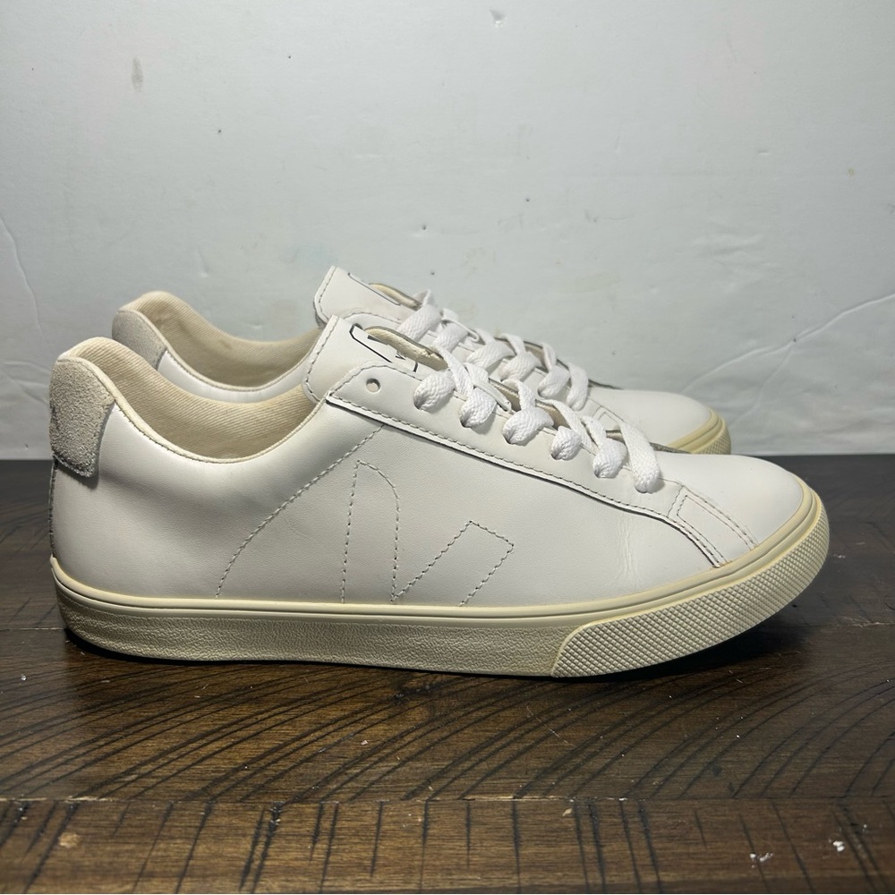Veja Esplar Low-Top Sneakers